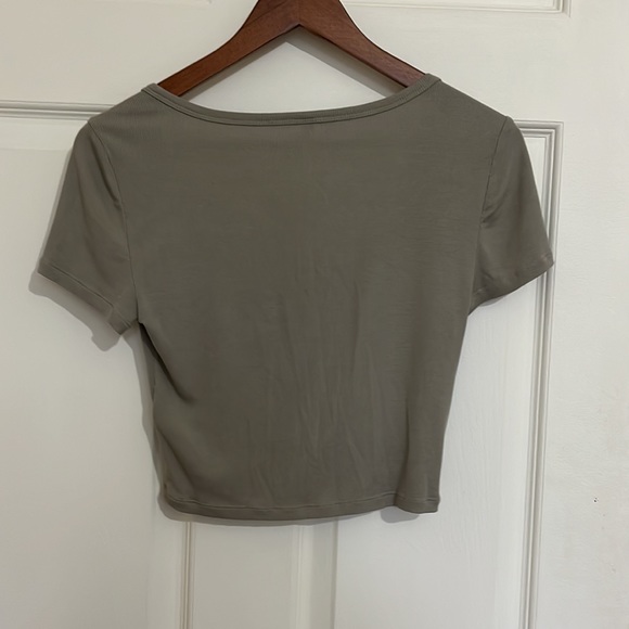 Aritzia Sunday Best Ribbed Cropped Tee - Picture 5 of 5